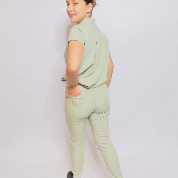 New nursing scrubs - Picture 6 of 6